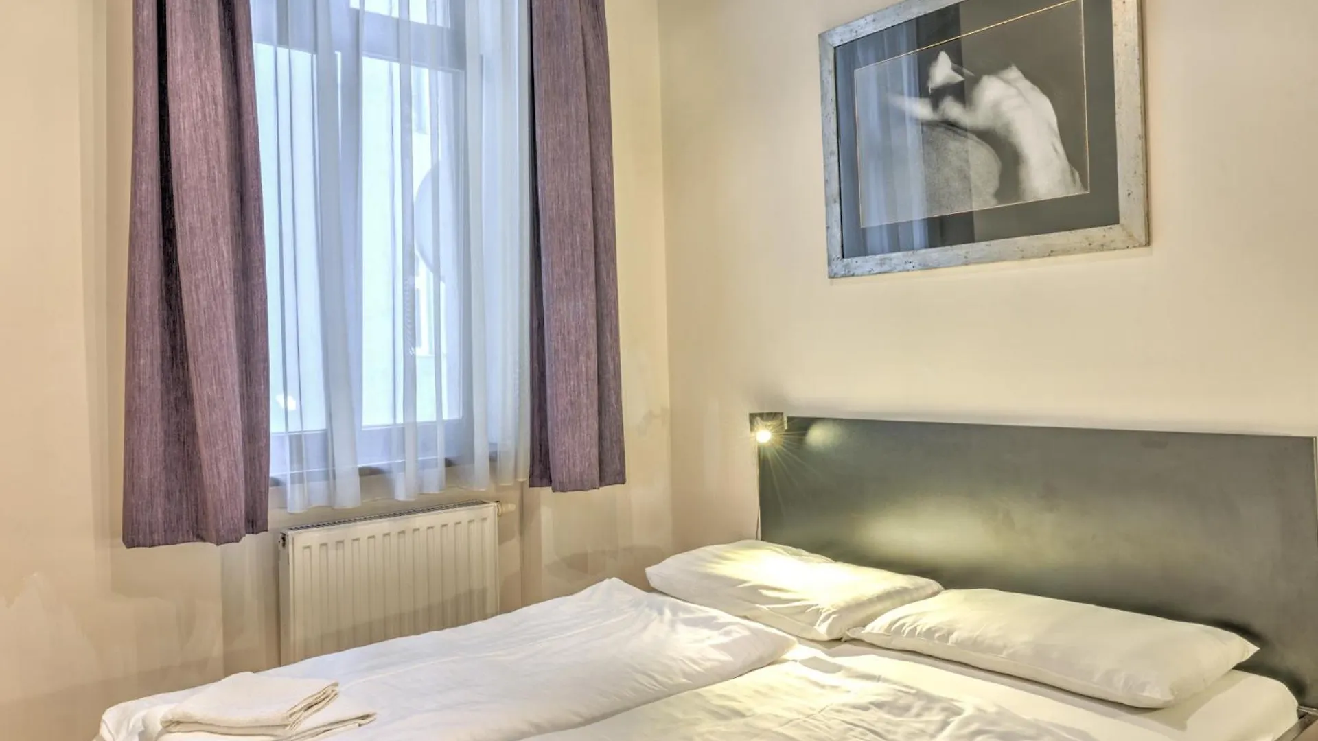 Budapest City Center Apartments 0*,