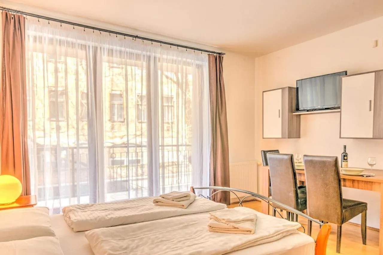 Budapest City Center Apartments 0*,