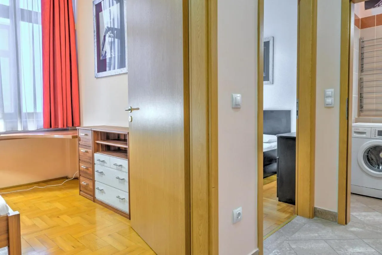 Budapest City Center Apartments 0*,